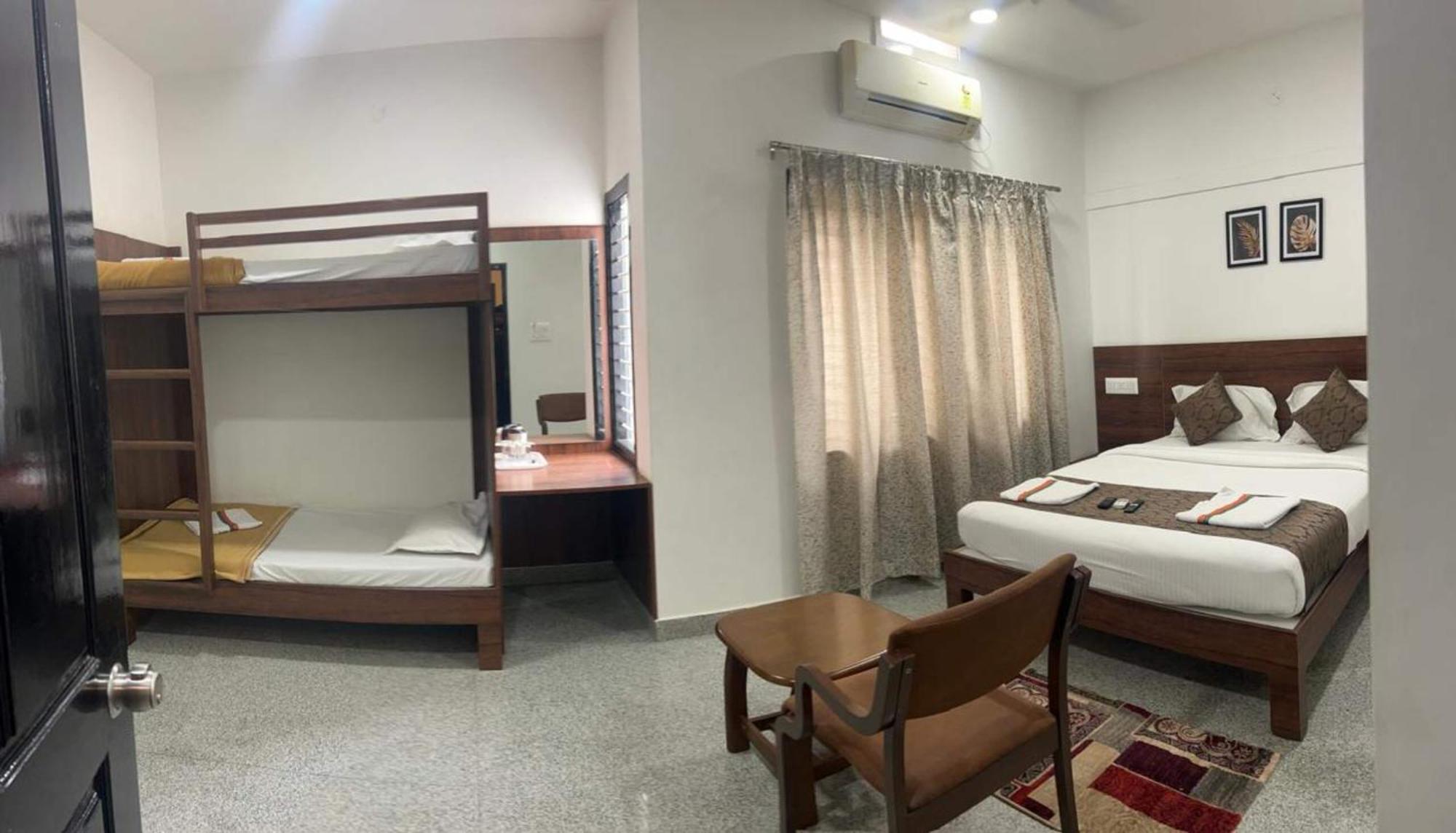 Hotel Queens Comfort マイソール エクステリア 写真