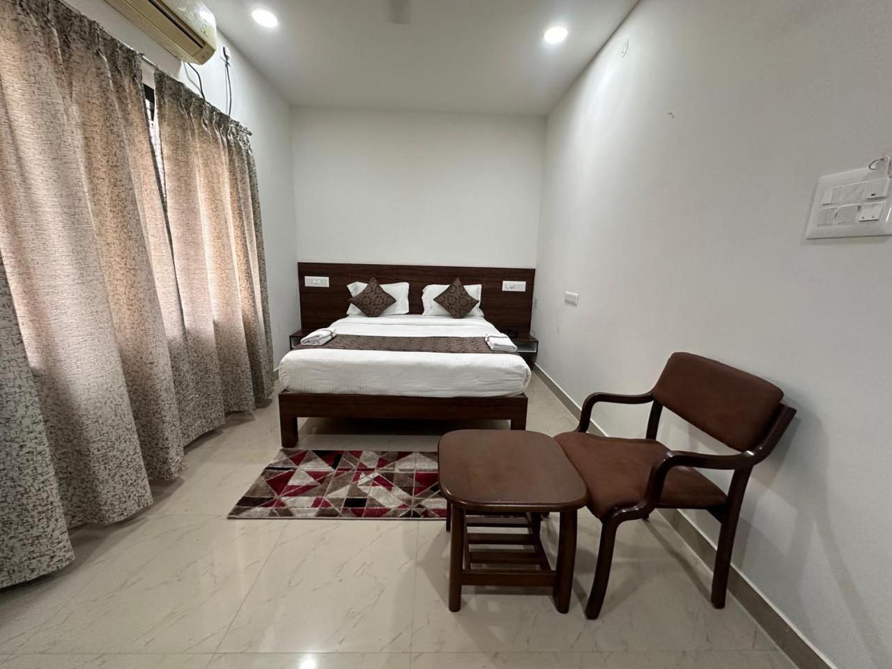 Hotel Queens Comfort マイソール エクステリア 写真